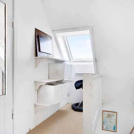 Villa Summerhouse With Both Island Charm And Sea View Holbæk