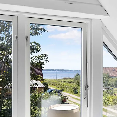 Villa Summerhouse With Both Island Charm And Sea View *
