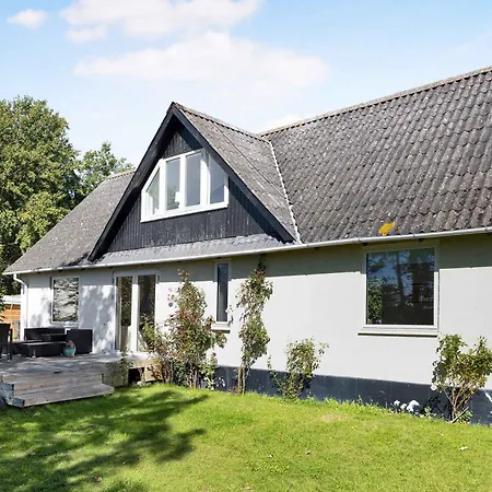 Fjordlyst Villa *