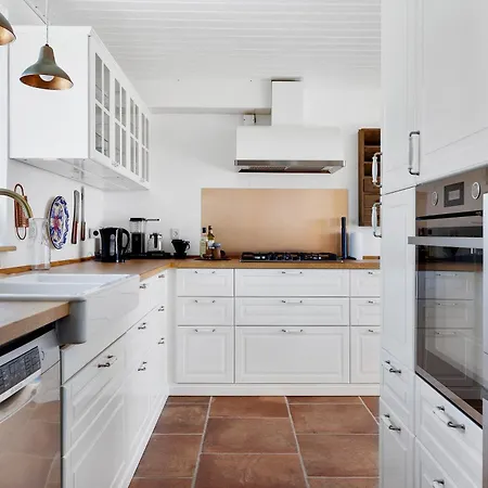 Summerhouse With Both Island Charm And Sea View *
