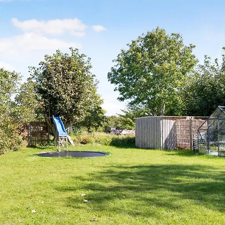 Villa Summerhouse With Both Island Charm And Sea View Holbæk